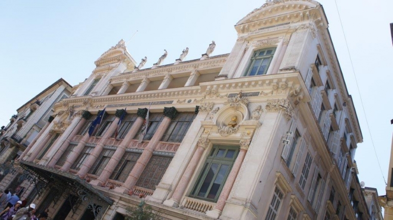 （OP&Eacute;RA DE NICE ）尼斯歌剧院完美融于城市景观中，它位于老城并且面向大海，建在一座昔日剧院的 ...