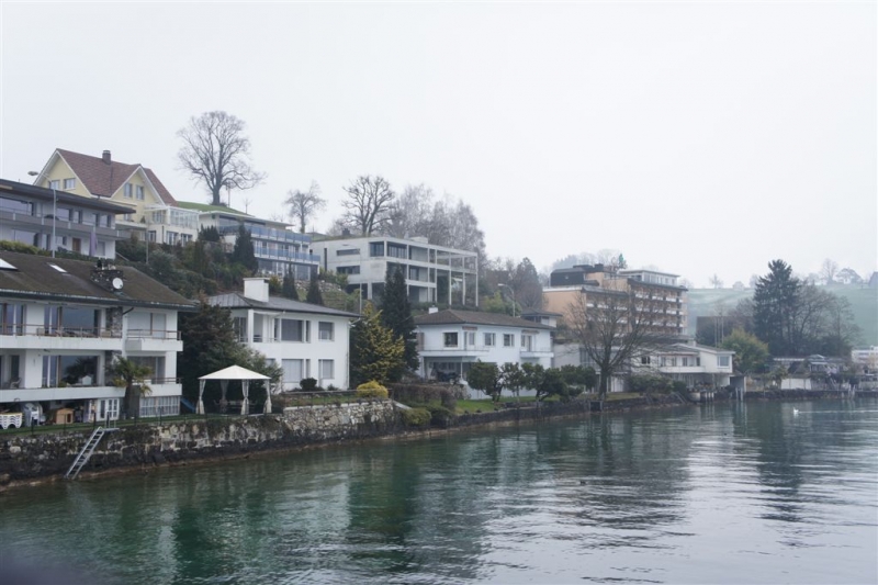 琉森湖沿岸小镇.JPG