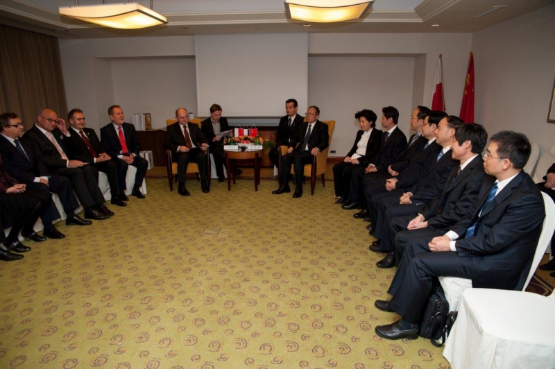 和库亚瓦滨海省会谈.JPG