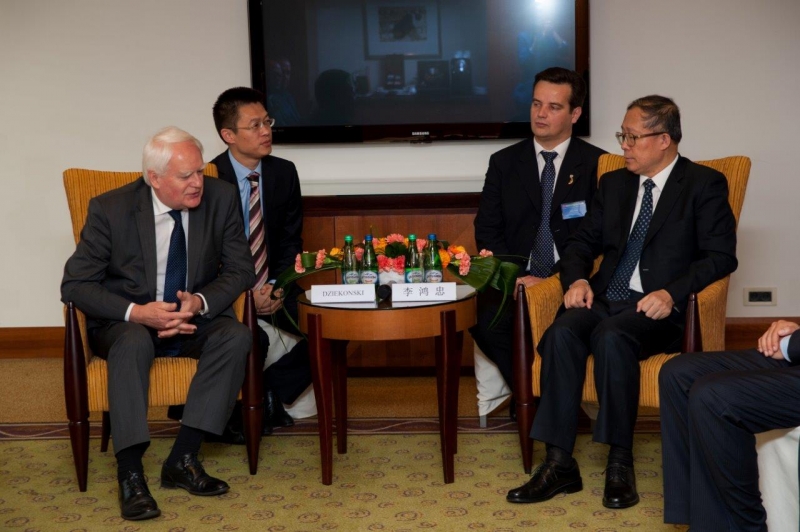 和波兰总统办公厅主任会谈.JPG