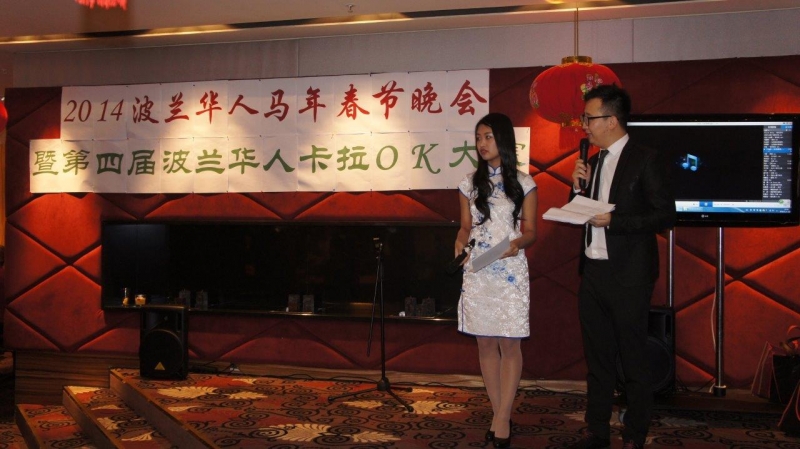 1-大赛主持人梁杨和宋彤彤.jpg