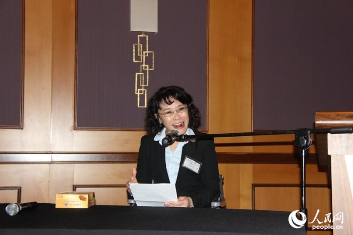 图为张海迪在当选康复国际主席后发表致词。