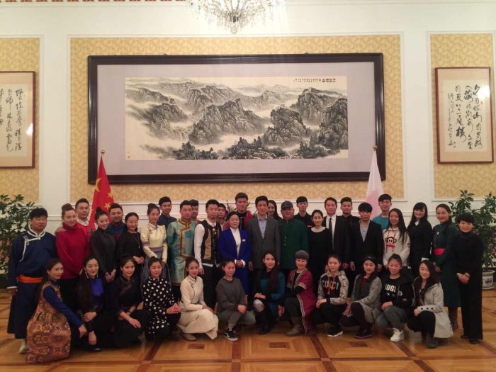 演员使馆合影.jpg