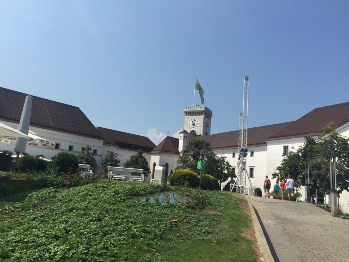 11 卢布尔雅那城堡内广场.JPG