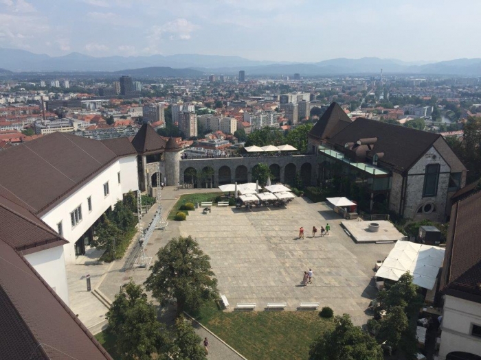 21 从城堡塔楼鸟瞰卢布尔雅那城堡.JPG