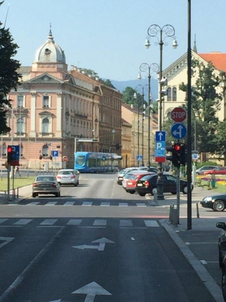 21-1 开车进入卢布尔雅那老城.JPG