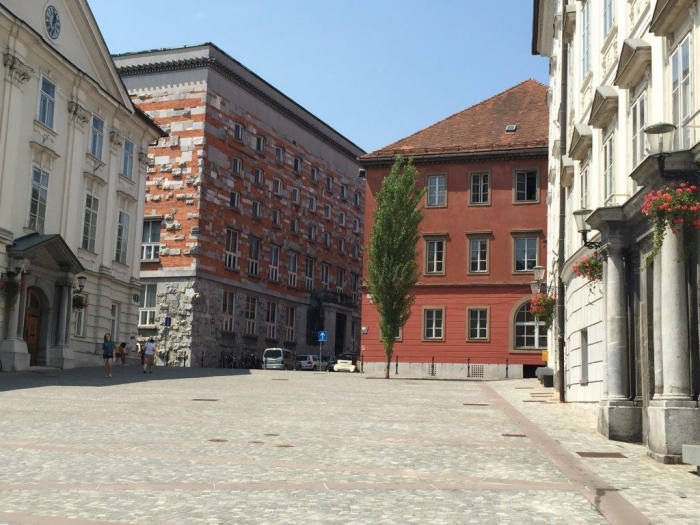 30 斯洛文尼亚国家和大学图书馆.JPG