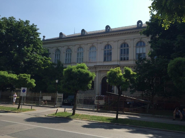 47 斯洛文尼亚国家博物馆后面.JPG