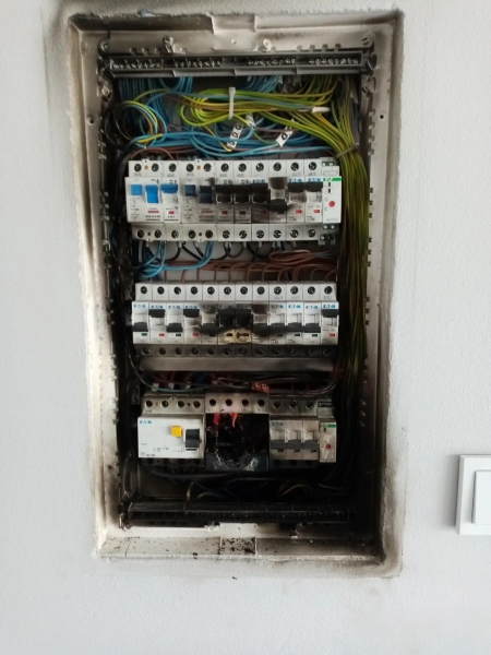 simtec-spalona-rozdzielnica.JPG
