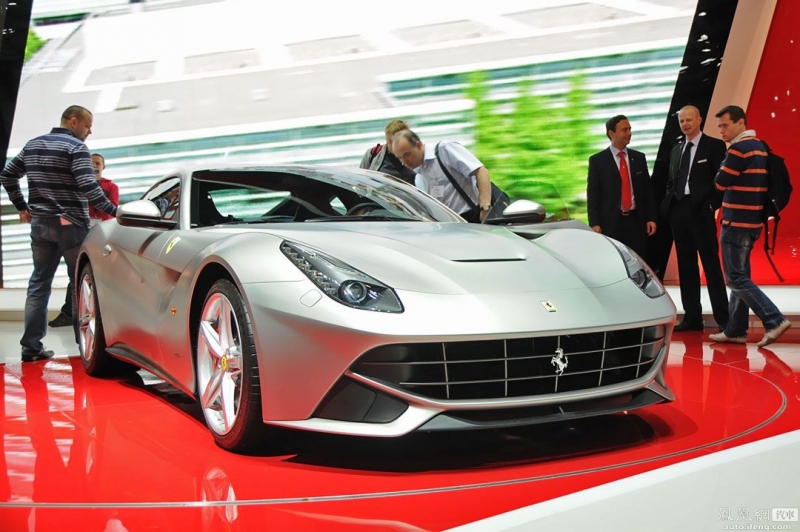  F12 Berlinetta03.jpg