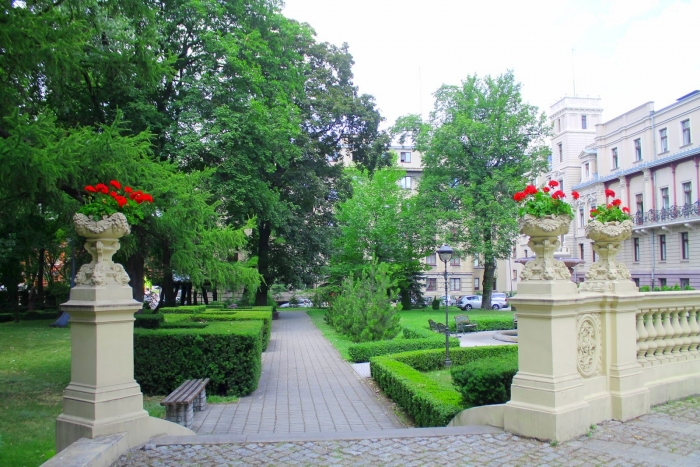 波兹南斯基宫殿花园.jpg